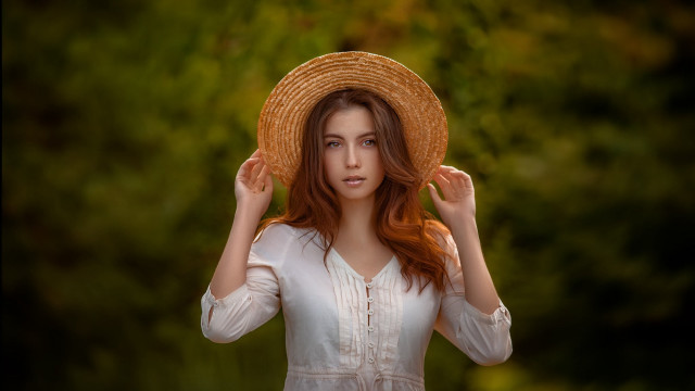 Woman strawhat field portrait blurry free wallpaper for desktop - medium preview image