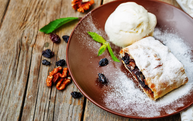 Dessert plate icecream wooden table free wallpaper for desktop - medium preview image