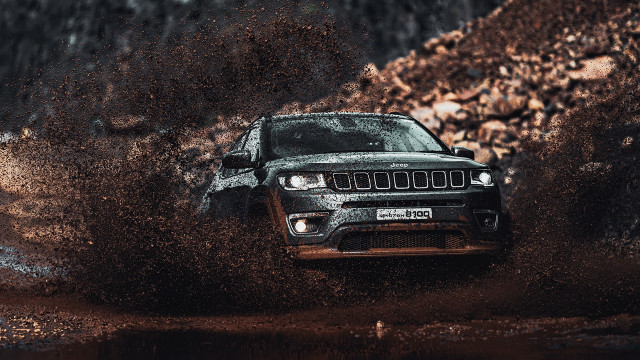 Jeep muddy road mud puddles free wallpaper for desktop - medium preview image