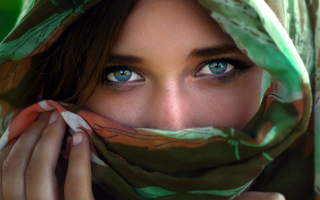 Blue eyes woman green scarf free wallpaper for desktop - medium preview image