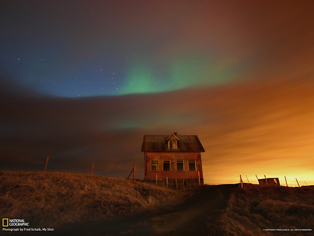 House green aurora light dirt free wallpaper for desktop - medium preview image