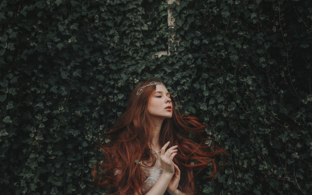 Redhead woman white dress headband free wallpaper for desktop - medium preview image