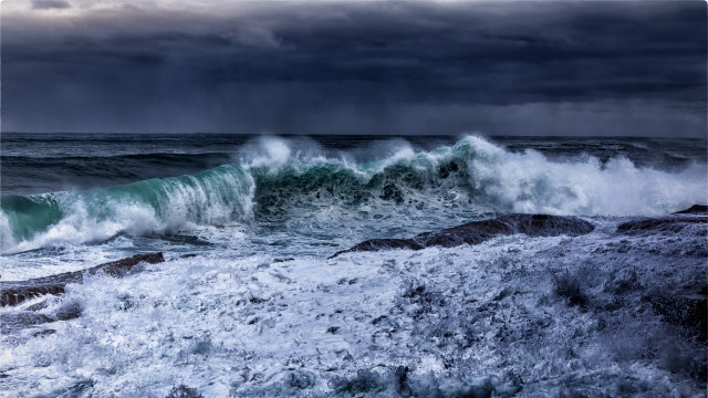 Stormy ocean wave shore cloudy free wallpaper for desktop - medium preview image