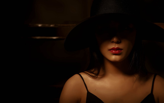 Woman black hat dress red free wallpaper for desktop - medium preview image