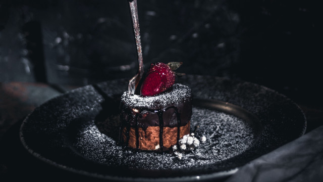 Dessert strawberry plate powdered sugar free wallpaper for desktop - medium preview image