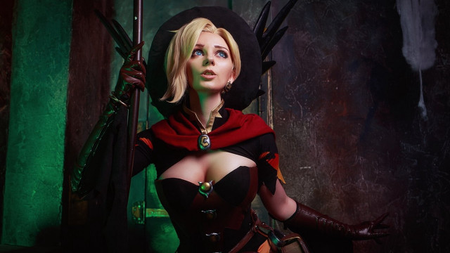 Cosplay renaissance woman sword green free wallpaper for desktop - medium preview image