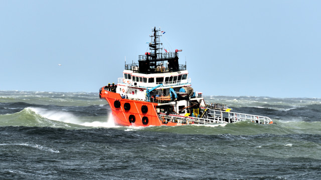 Stormy battle ship ocean sky free wallpaper for desktop - medium preview image