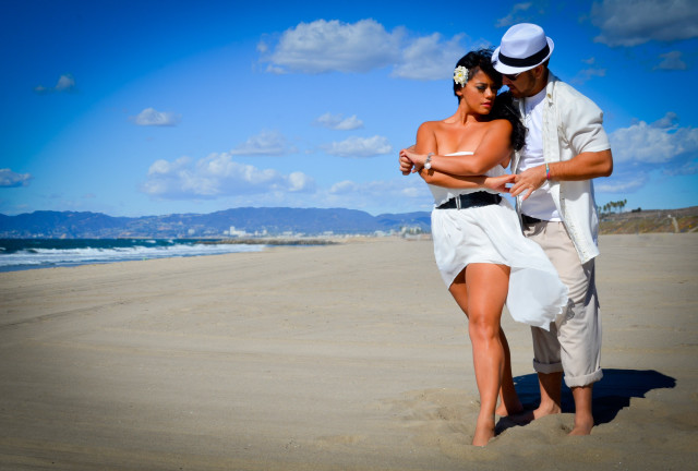 Man woman dancing beach together free wallpaper for desktop - medium preview image