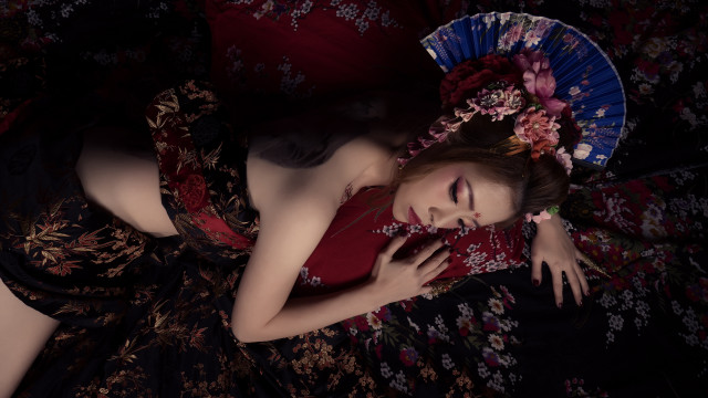 Woman red dress blue umbrella free wallpaper for desktop - medium preview image