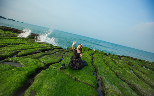Woman mossy rock ocean sky free wallpaper for desktop - medium preview image