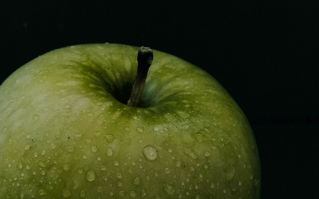 Green apple water droplets macro #3 free wallpaper for desktop - medium preview image