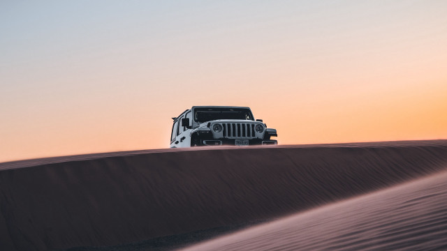 Jeep desert sunset dawn dune free wallpaper for desktop - medium preview image