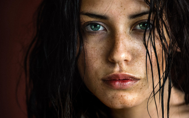 Freckled woman green eyes serious free wallpaper for desktop - medium preview image