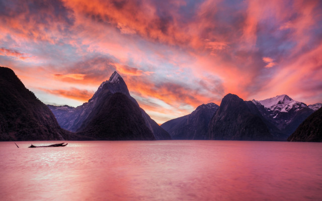 Boat lake mountains sunset pink free wallpaper for desktop - medium preview image