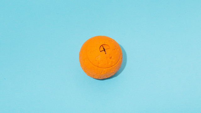 Orange smiley blue background 3d free wallpaper for desktop - medium preview image