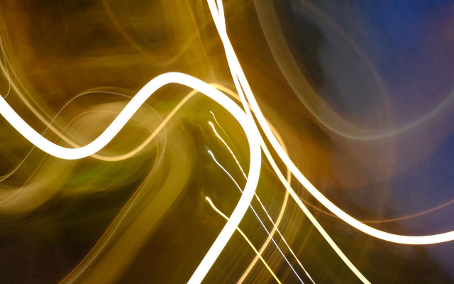 Blurry streetlight blue sky yellow free wallpaper for desktop - medium preview image