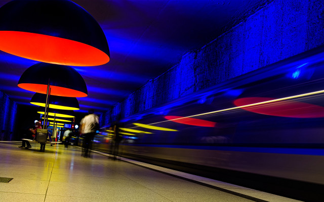 Train building people bluelight bernt free wallpaper for desktop - medium preview image