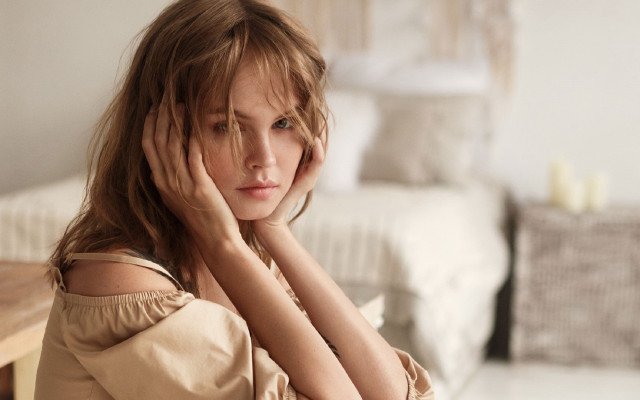 Romantic portrait fashion photography bare free wallpaper for desktop - medium preview image