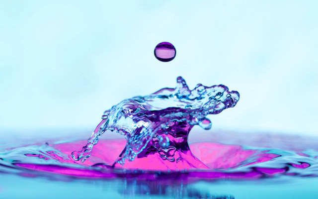 Waterdrop pinkcircle bluebackground macro purple free wallpaper for desktop - medium preview image