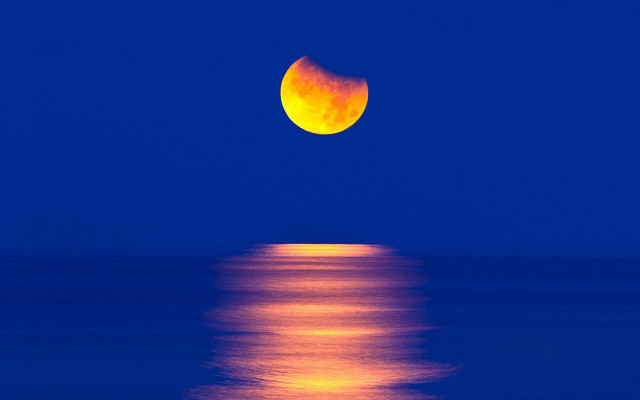 Full moon ocean night blue free wallpaper for desktop - medium preview image
