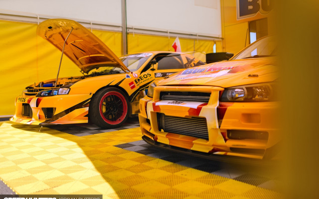 Yellow cars checkered floor wall free wallpaper for desktop - medium preview image