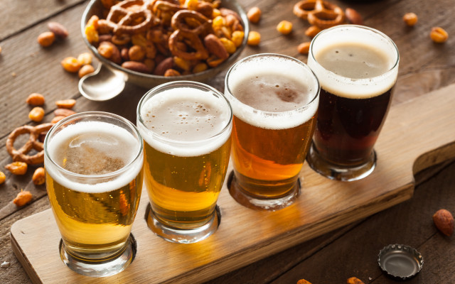 Wooden tray beer glasses pretzels free wallpaper for desktop - medium preview image