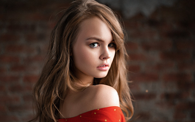 Woman blonde red top portrait free wallpaper for desktop - medium preview image