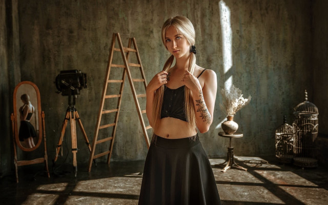 Woman black top skirt ladder free wallpaper for desktop - medium preview image