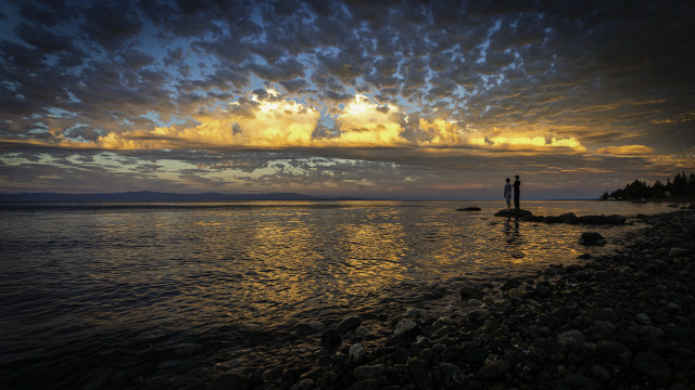 Beach sunset ocean cloudy sky free wallpaper for desktop - medium preview image