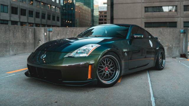 Green sports car parking meter free wallpaper for desktop - medium preview image