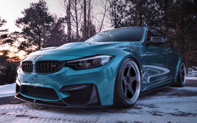 Blue car snow trees night free wallpaper for desktop - medium preview image