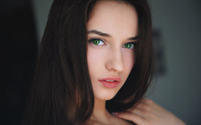 Elina karimova green eyes long free wallpaper for desktop - medium preview image