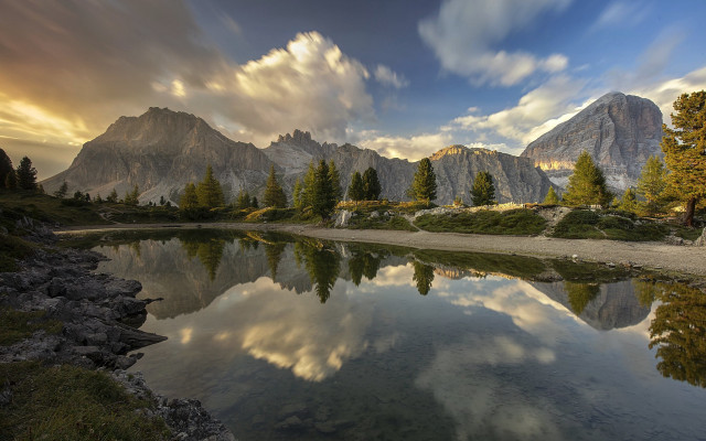 Mountain lake reflection trees rocks free wallpaper for desktop - medium preview image