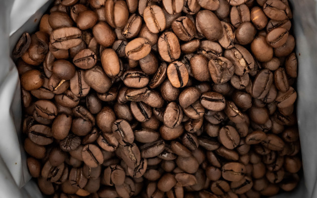 Coffee bag coffee beans table free wallpaper for desktop - medium preview image