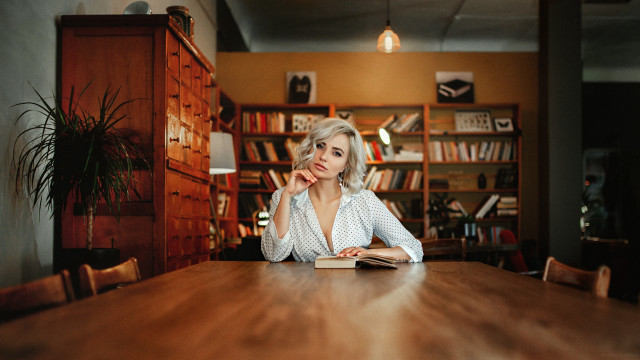 Woman book sitting portrait bookcase free wallpaper for desktop - medium preview image