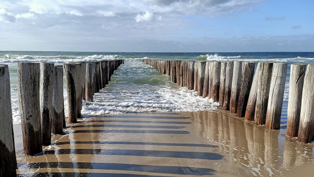 Pier ocean waves cloudy sky free wallpaper for desktop - medium preview image
