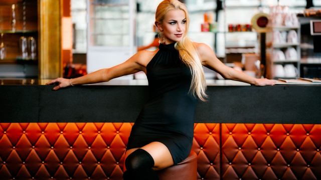 Black dress blonde woman bar free wallpaper for desktop - medium preview image
