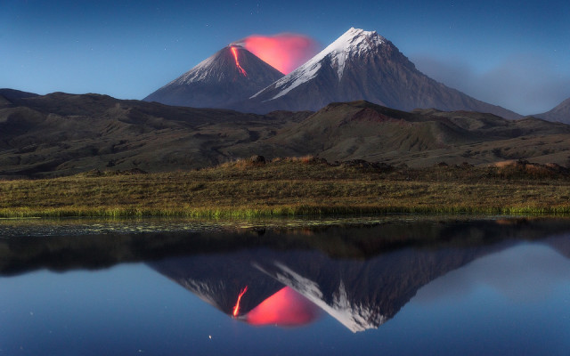 Mountain reflection pink cloud lake free wallpaper for desktop - medium preview image