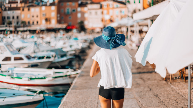 Marina sidewalk woman summer cityscape free wallpaper for desktop - medium preview image