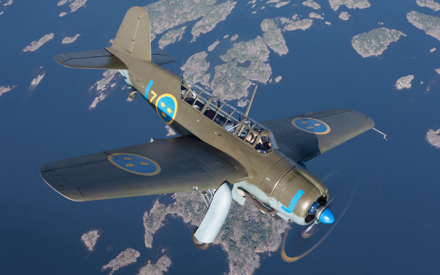 Small plane flying over water free wallpaper for desktop - medium preview image