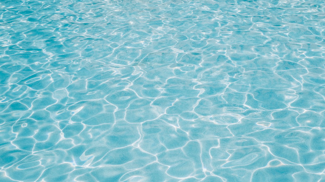 Blue pool white umbrella beach free wallpaper for desktop - medium preview image