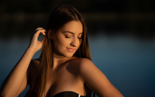 Woman blackbikini water wind portrait free wallpaper for desktop - medium preview image