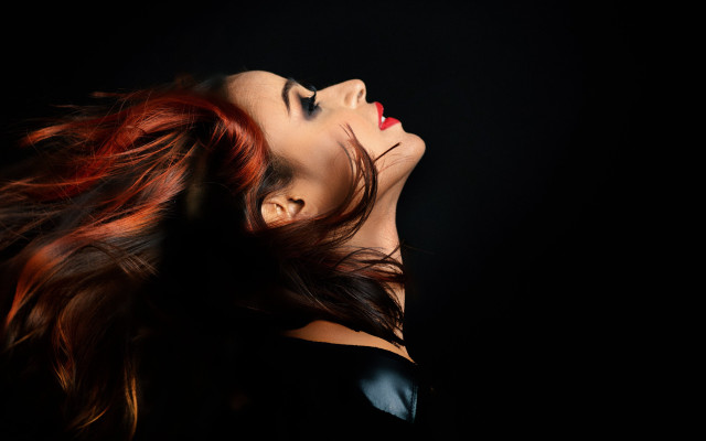 Redhair blackdress blowinghair portrait profile free wallpaper for desktop - medium preview image