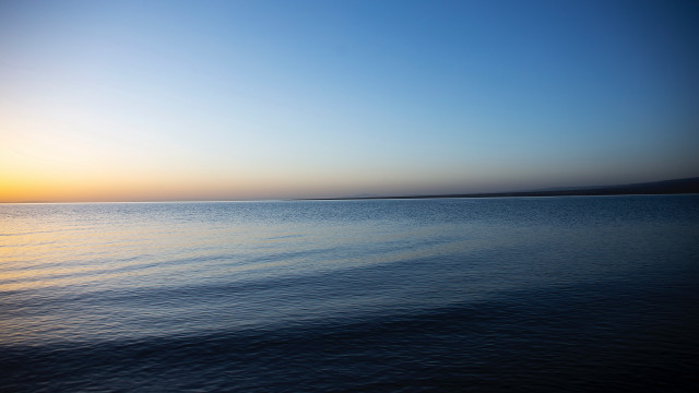 Lake beach sunset boat girls free wallpaper for desktop - medium preview image