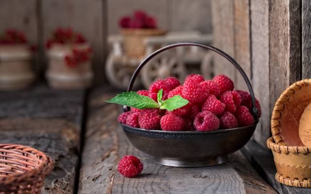 Raspberry basket leaf photorealism still free wallpaper for desktop - medium preview image