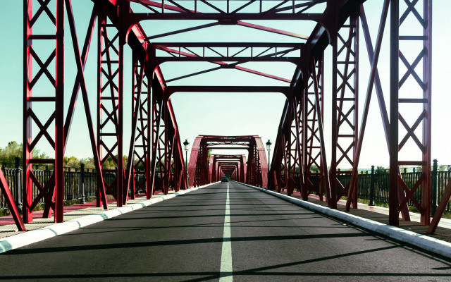 Red bridge cars sunny blue free wallpaper for desktop - medium preview image