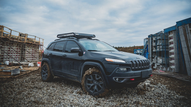 Jeep rack gravel lot cloudy free wallpaper for desktop - medium preview image