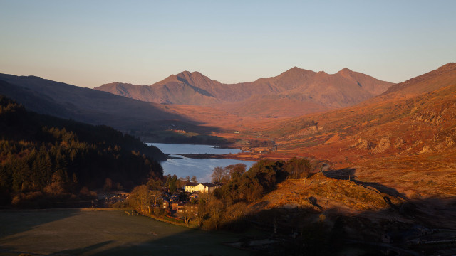 Lake mountains forest houses sunset free wallpaper for desktop - medium preview image