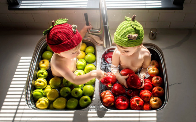 Baby sink apples hands food free wallpaper for desktop - medium preview image