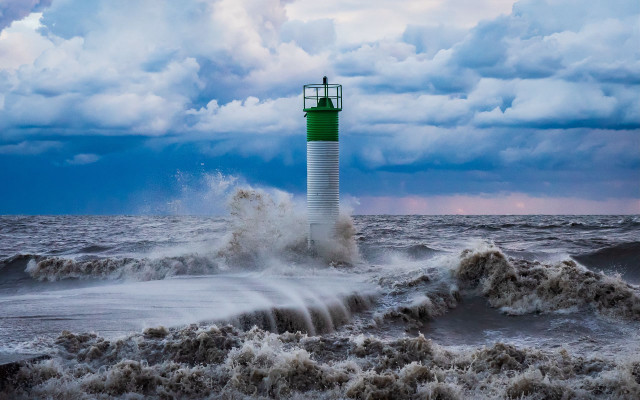 Lighthouse waves stormy ocean cloudy free wallpaper for desktop - medium preview image
